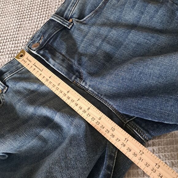 Chicos Jeans Womens 1 Medium 8 Blue Perfect Girlfriend Straight Leg Capri Raw - Picture 8 of 10